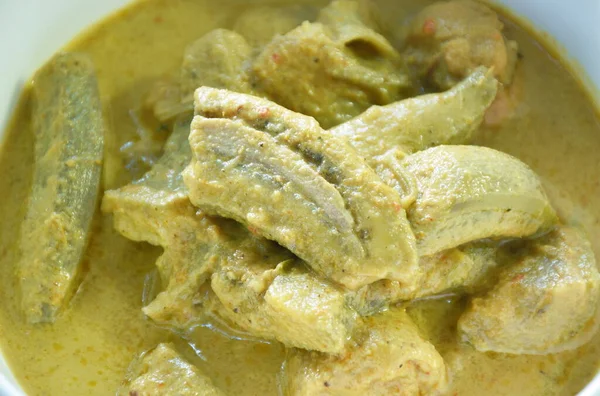 Kryddig Kokt Finger Banan Med Kyckling Kokos Mjölk Curry Soppa — Stockfoto