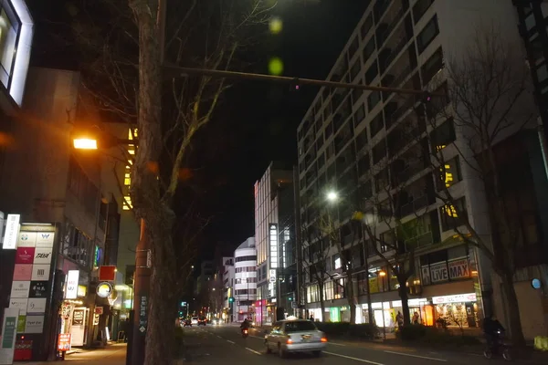 福岡日本2023年3月2日 夜になると福岡にLed広告バナーを設置 — ストック写真