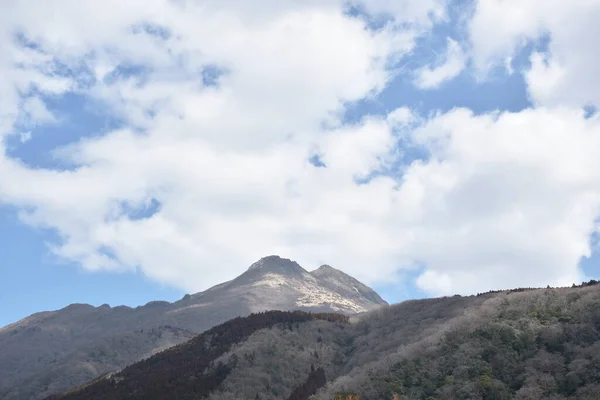 Гірський Схил Хмарний Фон Сонячний День Японії — стокове фото