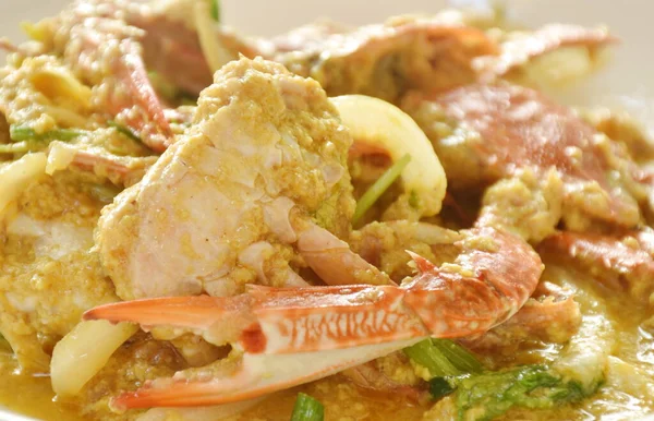 Incorporer Crabe Nageur Frit Curry Jaune Œuf Dans Une Assiette — Photo