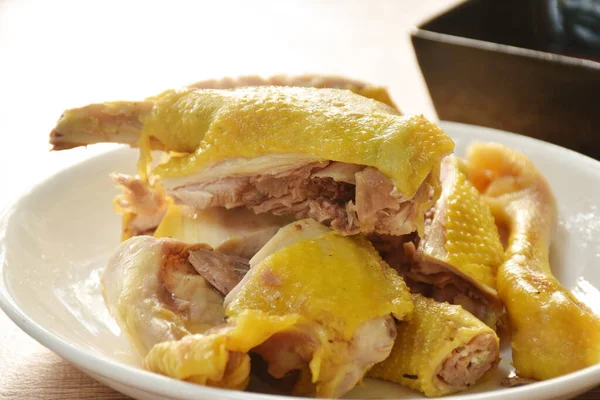 Daging Ayam Rebus Dan Kaki Dalam Saus Ikan Piring Dicelupkan — Stok Foto