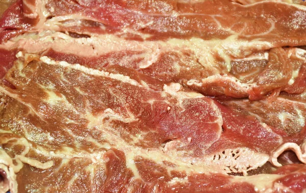 바탕에 분리되어 위에서 쇠고기를 으깨고 나오는 — 스톡 사진