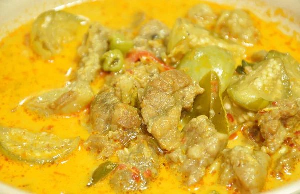 Spicy Boiled Beef Meat Eggplant Coconut Milk Green Curry Soup — Foto de Stock