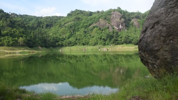 Landschap Van Klong Klang Waterreservoir Meer Met Bergachtige Achtergrond Thailand — Stockvideo