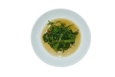 Kızarmış sabah zaferini beyaz arka planda acı biberle karıştır