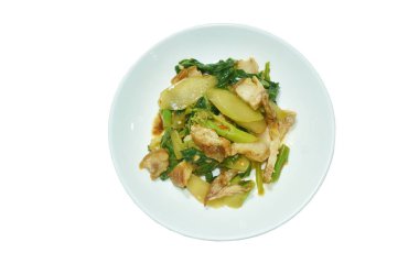 Baharatlı Çin lahanası, yanında dilimlenmiş soya fasulyesi ve istiridye sosu.