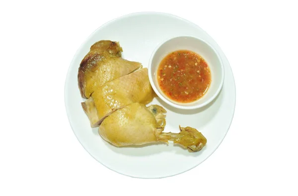 スパイシーなチリソースカップを浸すプレートのハーブブラウンスープと煮た鶏の太さと脚 — ストック写真