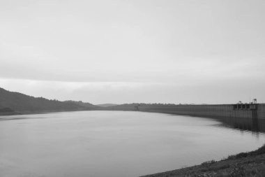 Khun Dan Prakarn Chon 'un Tayland' daki devasa beton barajının manzarası 