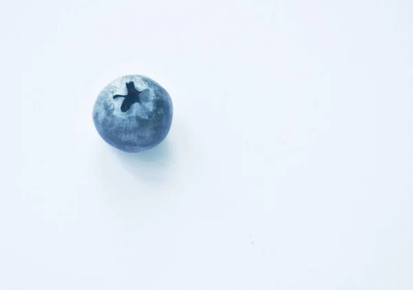 배경에 신선한 블루베리 보라색 과일의 클로즈업 — 스톡 사진