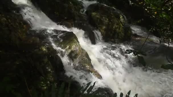 Water Falling River Pass Rock Stone North Chet Kod Waterfall — Stock Video