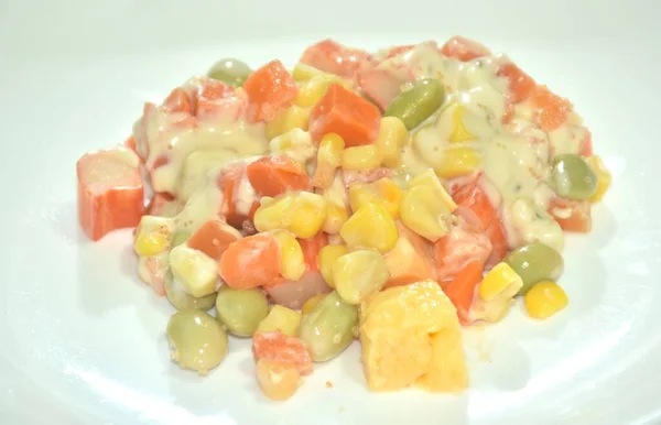 Bâton Crabe Imitation Rouleau Œufs Sucrés Avec Salade Sauce Japonaise Photo De Stock