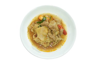 Baharatlı kızarmış bambu filizi ve köri soslu biftek.