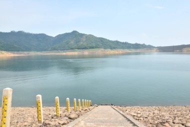 Khun Dan Prakarn Chon devasa beton baraj, El nino etkisinden düşük su seviyesi Tayland 'da  