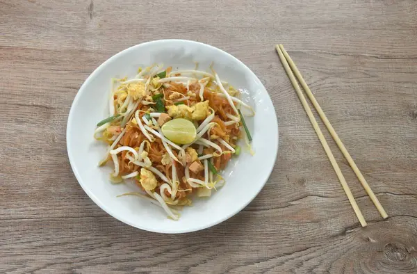 stock image Pad Thai stir fried rice noodles with egg and bean sprout couple garlic chive on plate  