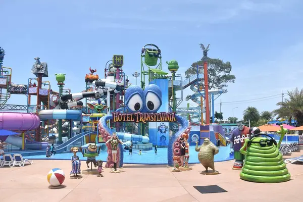 Chonburi Tayland 7 Eylül 2024: Colombia aquaverse Theme and water park Chonburi 'de güneşli bir günde kurulmuştur.