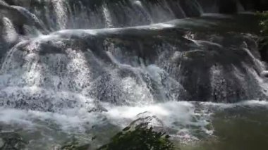 Muak Lek Botanik Bahçesi-Muak Şelalesi Tayland 'da dinlendirici bir yer.