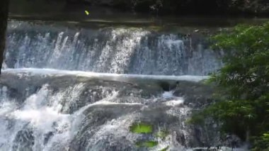 Muak Lek Botanik Bahçesi-Muak Şelalesi Tayland 'da dinlendirici bir yer.