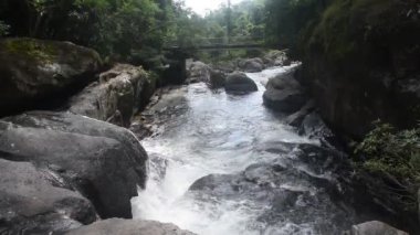 Nangrong şelalesinin manzarası Tayland 'da dinlendirici bir yer.