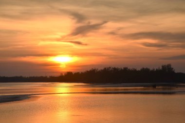 Son Sahili 'nde gün batımında deniz manzarası Tayland' da seyahat   