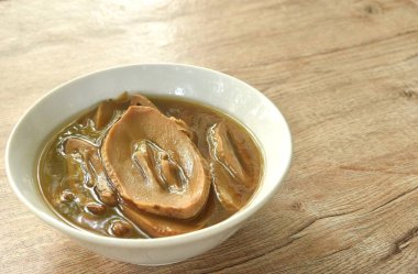 Çin bambu filizinde haşlanmış Çin çorbası kasede vejetaryen yemeği.