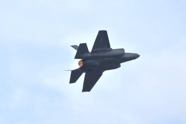 Bangkok Tayland 8 Mart 2025: Çin, Hindistan, ABD ve Tayland 'ın savaş uçaklarından 88 yıllık Tayland hava kuvvetleri hava gösterisiyle kutlandı