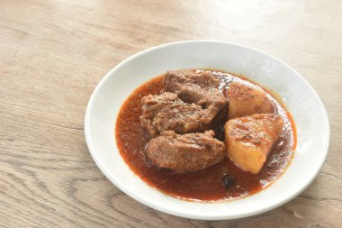 Körili biftek mi, Hint yemeği mi, patates dilimli mi? 