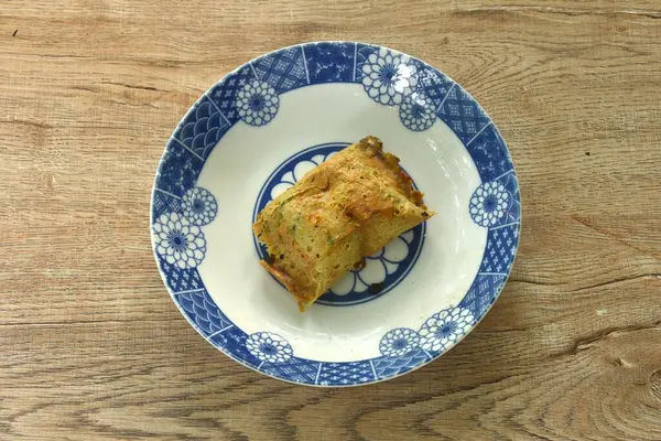 Muzlu kızarmış domuz pirzolası Tayland yemeğini tabakta bırak.