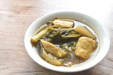 Çin sebzeli haşlanmış sebze, Çin sebze çorbası ve kase üzerinde tofu. 