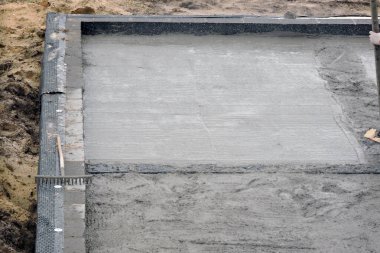 Levha boğa yüzeyi ile kısmen pürüzsüz