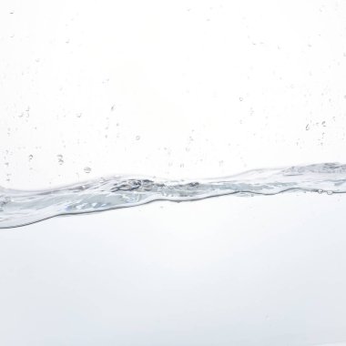 Ürünleri sergilemek için çiçeklerin, taşların ve suyun doğal arkaplanı 