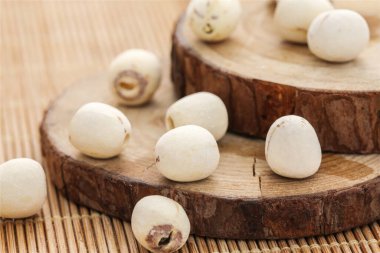 Yüksek çözünürlüklü resimli nilüfer tohumları, besin değeri yüksek, düşük kalori ve antioksidan zengini özellikler