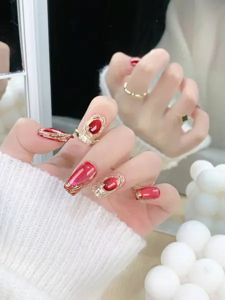 Trendy Nail Art Designs for Every Season: DIY Nail Care Tips for Healthy and Beautiful Nails and The Latest Nail Trends You Need to Try Right Now