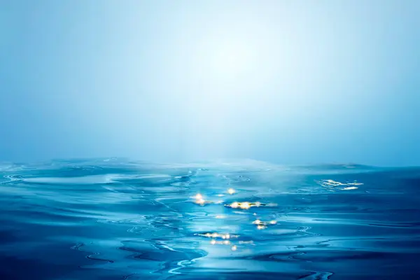Wateroppervlakken Oceanen Zeeën Besneeuwde Bergen Tonen Waterproducten — Stockfoto