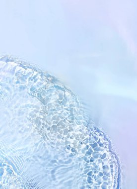 Su yüzeyinde, okyanusun altında ve ürün sunumu için duvar kağıdının altında