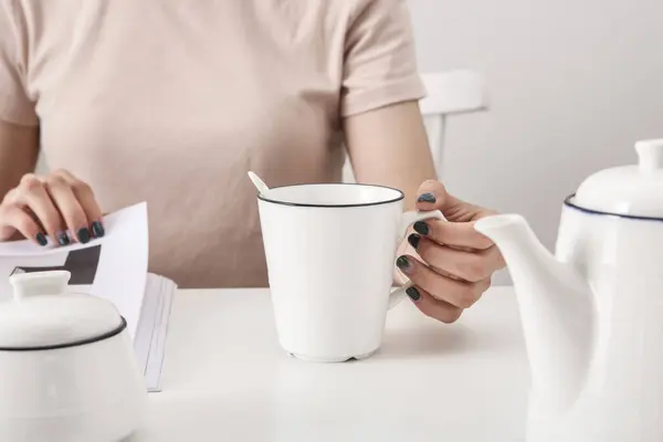 Белая Эмалированная Керамическая Чашка Питья Молока Красивые Изображения Чашек Питья — стоковое фото