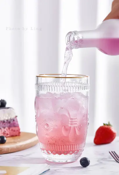 餐厅里西瓜汁的美丽形象 混合饮料的美丽形象 夏季饮料的美丽照片 — 图库照片
