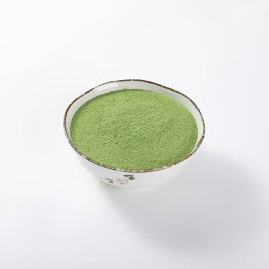 Matcha ve Matcha içeceklerinin güzel görüntüleri, stüdyoda matcha çayının nasıl hazırlanacağı.