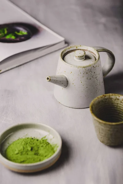 マチャとマチャドリンクの美しい画像 スタジオで抹茶を準備する方法 — ストック写真