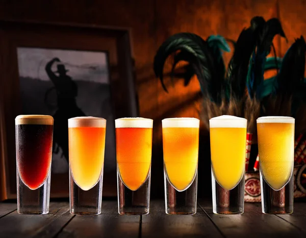 Bilder Von Bierkrügen Bierhänden Und Bierkrügen Aus Dem Atelier Hochauflösendes — Stockfoto