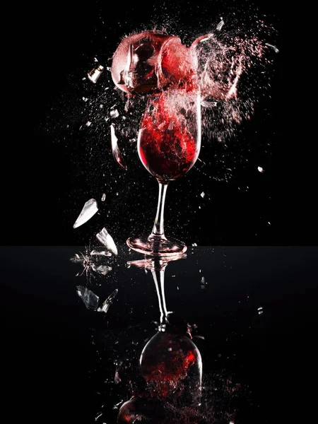Mooie Beelden Van Het Schenken Van Wijn Gebroken Wijnglas Stoppen — Stockfoto