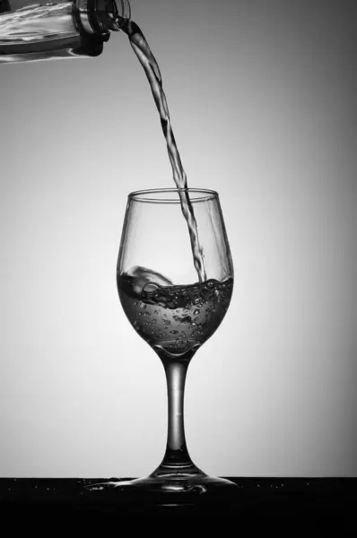 Belle Immagini Versare Vino Bicchiere Vino Rotto Smettere Bere — Foto Stock