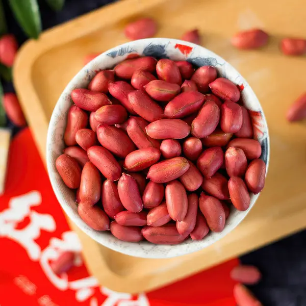 ピーナッツ 赤ピーナッツ 食事のピーナッツ ベジタリアンフード 高品質の写真の画像 — ストック写真