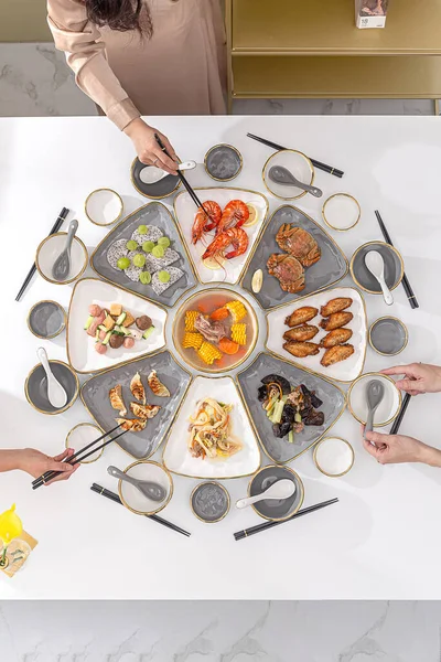 Afbeeldingen Van Koken Thuis Het Bereiden Van Diner Aziatisch Eten — Stockfoto