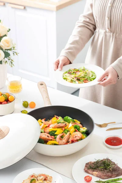 Evde Yemek Pişirme Yemek Hazırlama Masada Asya Yemekleri — Stok fotoğraf