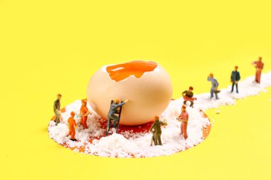 Sevimli yumurtalar, komik yumurtalar, stüdyoda çekilmiş, kaliteli görüntüler.