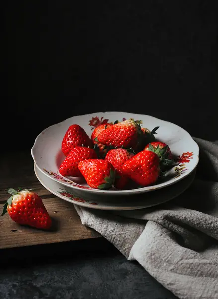 Nieuwe Beelden Van Aardbeien Vintage Aardbeien Afbeeldingen Van Hoge Kwaliteit — Stockfoto