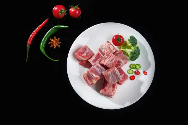 生肉图像 生牛肉图像 生肉图像 餐馆加工过的肉类图像 — 图库照片