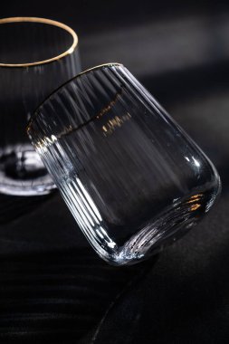 Boş şarap bardakları, boş su bardakları, restoran bardakları, şarap bardakları.