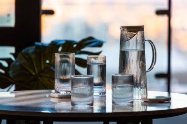 Boş şarap bardakları, boş su bardakları, restoran bardakları, şarap bardakları.