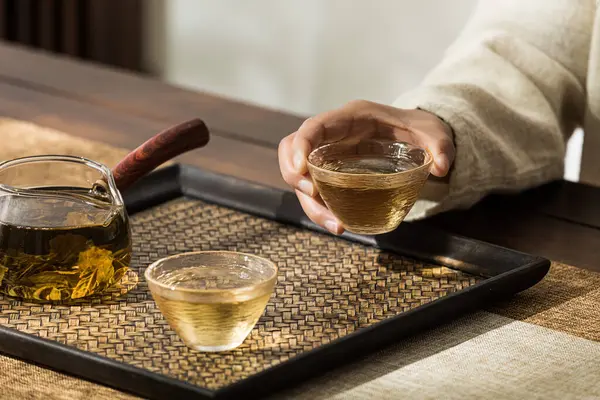 Obraz Zestaw Herbaty Osoba Podejmowania Azji Stylu Herbaty Filiżanki Herbaty — Zdjęcie stockowe